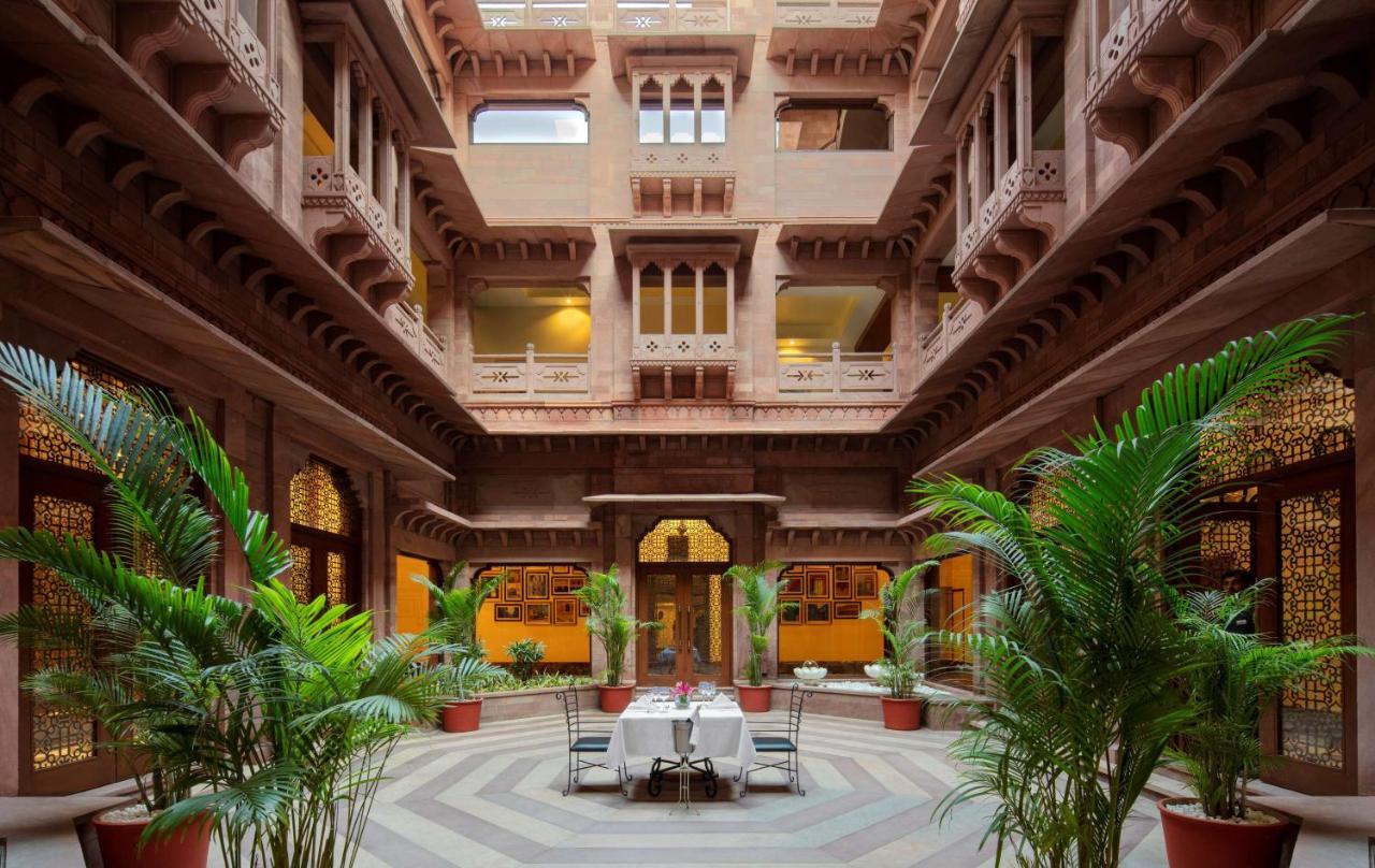Radisson Jodhpur Hotel Jodhpur  Luaran gambar The central courtyard of the hotel