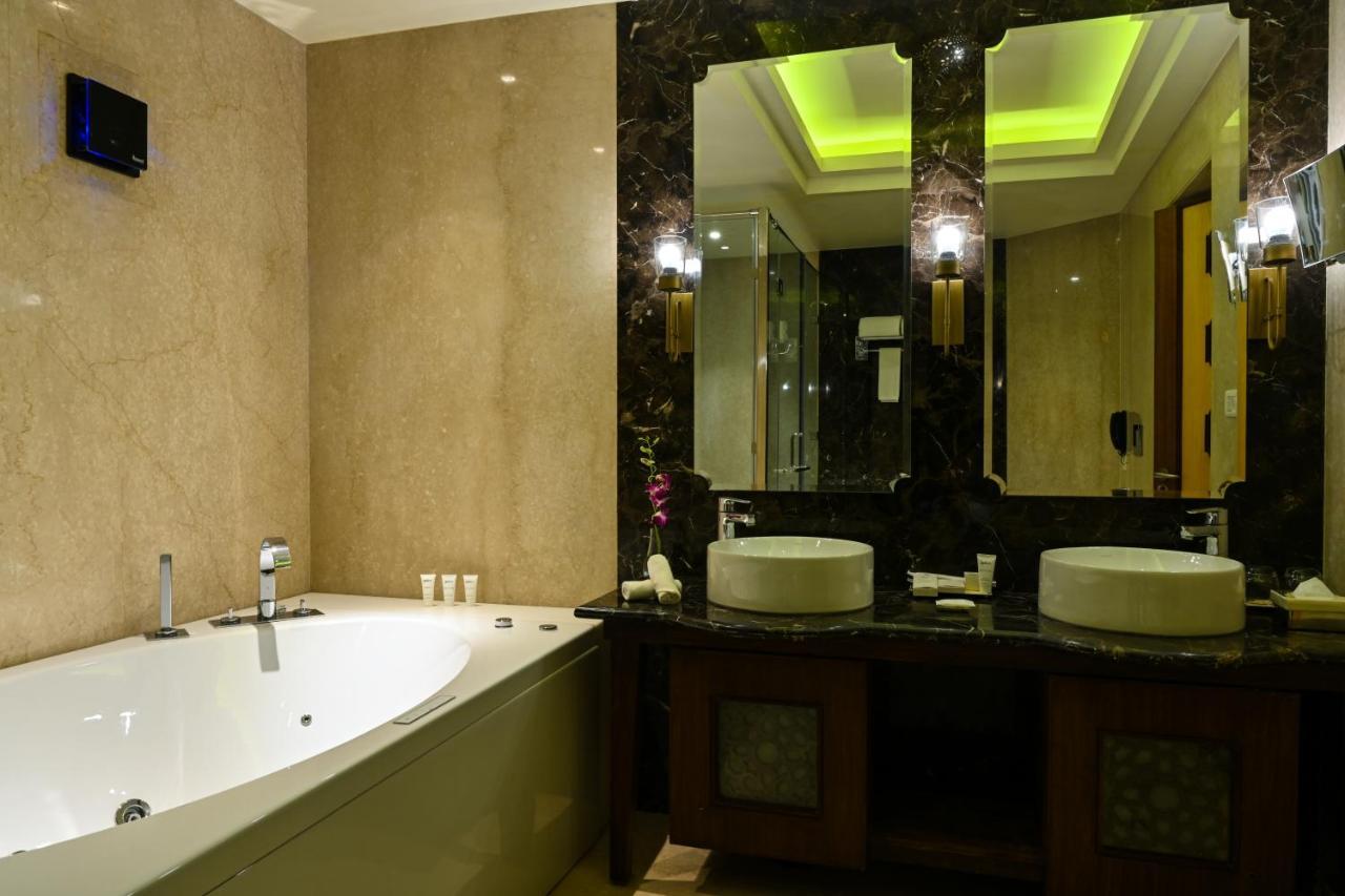 Radisson Jodhpur Hotel Jodhpur  Luaran gambar Bathroom