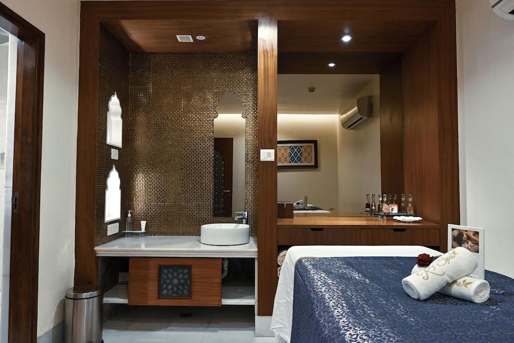 Radisson Jodhpur Hotel Jodhpur  Luaran gambar A treatment room at the spa