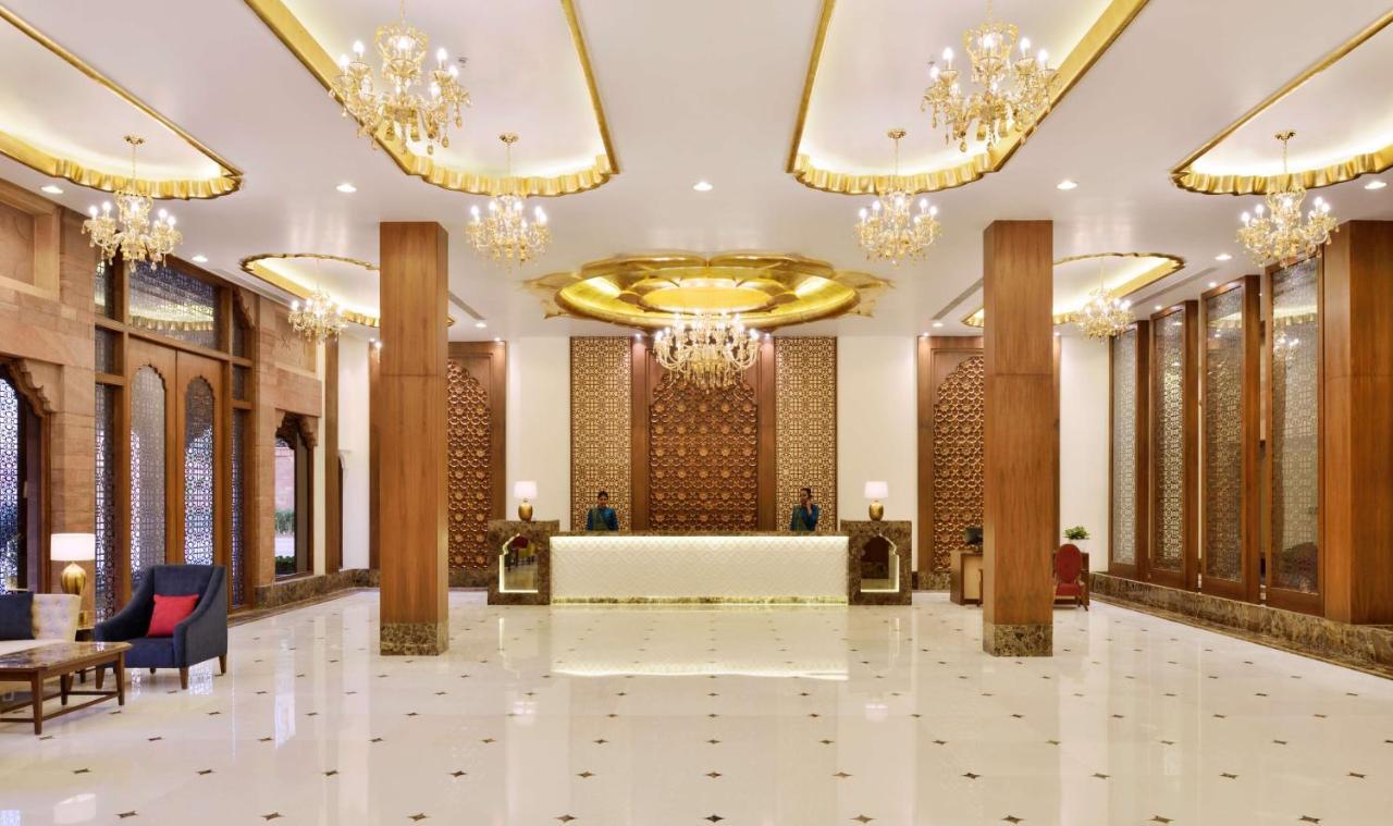 Radisson Jodhpur Hotel Jodhpur  Luaran gambar The lobby of the hotel